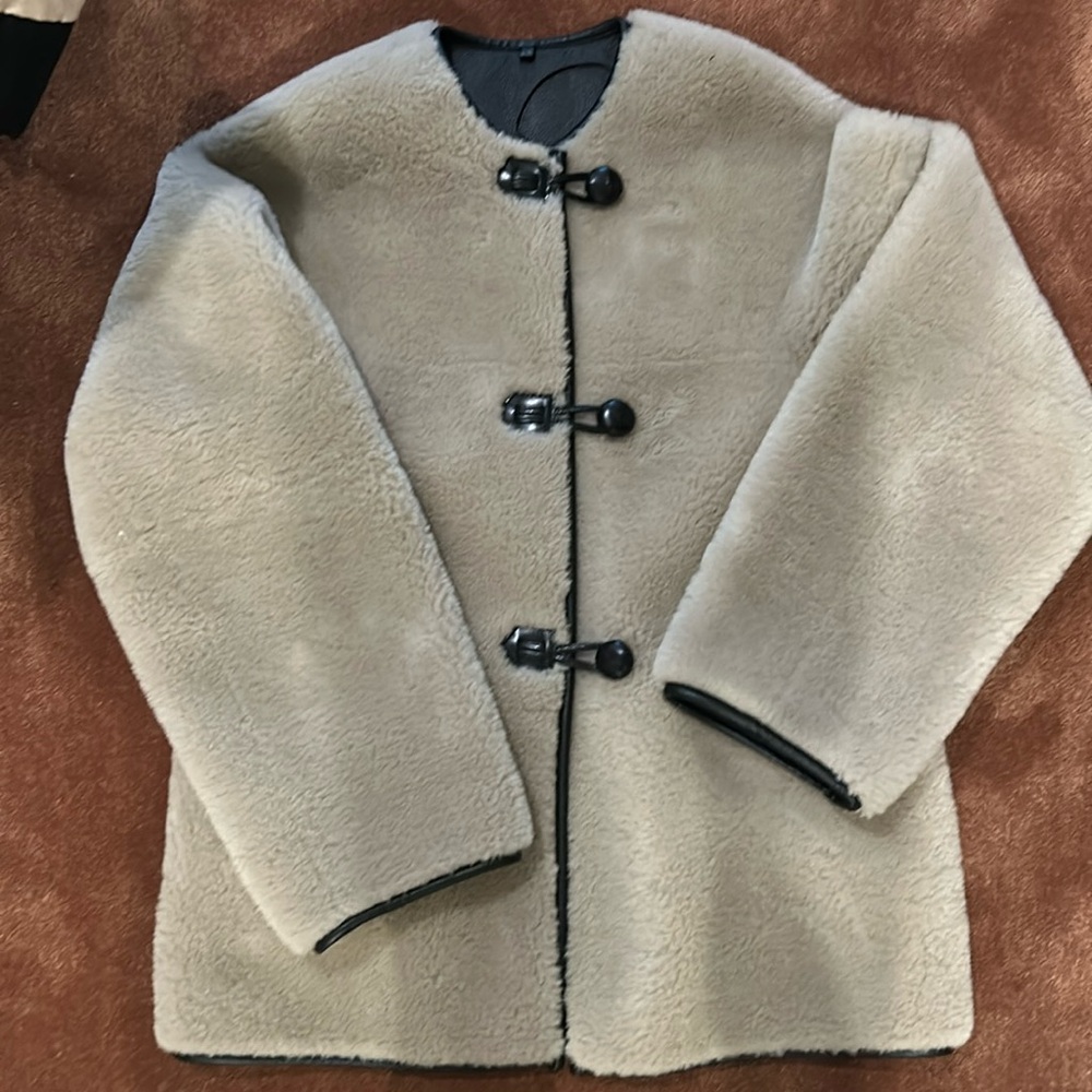 Mango faux shearling jacket size xs perfect condition!!!! Looks like Toteme!!!!